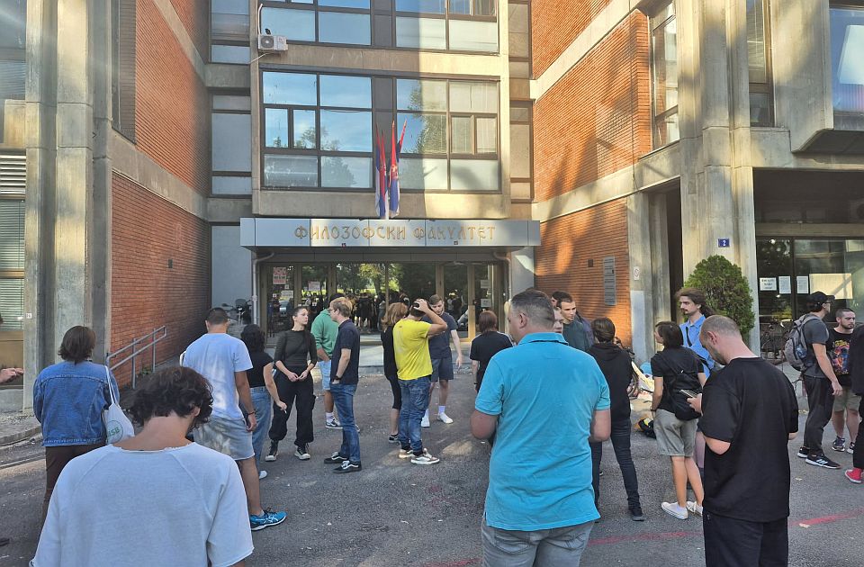 Studenti izbačeni sa Filozofskog: Dekan najavio mere i održavanje ispita od 1. septembra