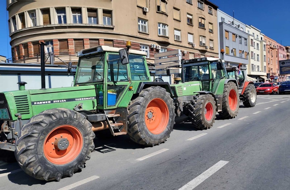 Sekretarijat: Blokada Banovine politički motivisana, poljoprivrednici imaju sve što traže Sekretarijat: Blokada Banovine politički motivisana, poljoprivrednici imaju sve što traže