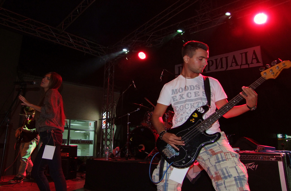 Sećate li se poslednje Gitarijade u Inđiji? (VIDEO) Sećate li se poslednje Gitarijade u Inđiji? (VIDEO)