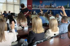 Bez iznenađenja – isti ljudi i dalje vode inđijska javna preduzeća