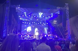 18 miliona za „besplatne“ koncerte: Top Ton opet u Inđiji