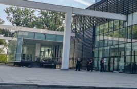 Policija iz Filozofskog prešla u Rektorat Univerziteta u Novom Sadu