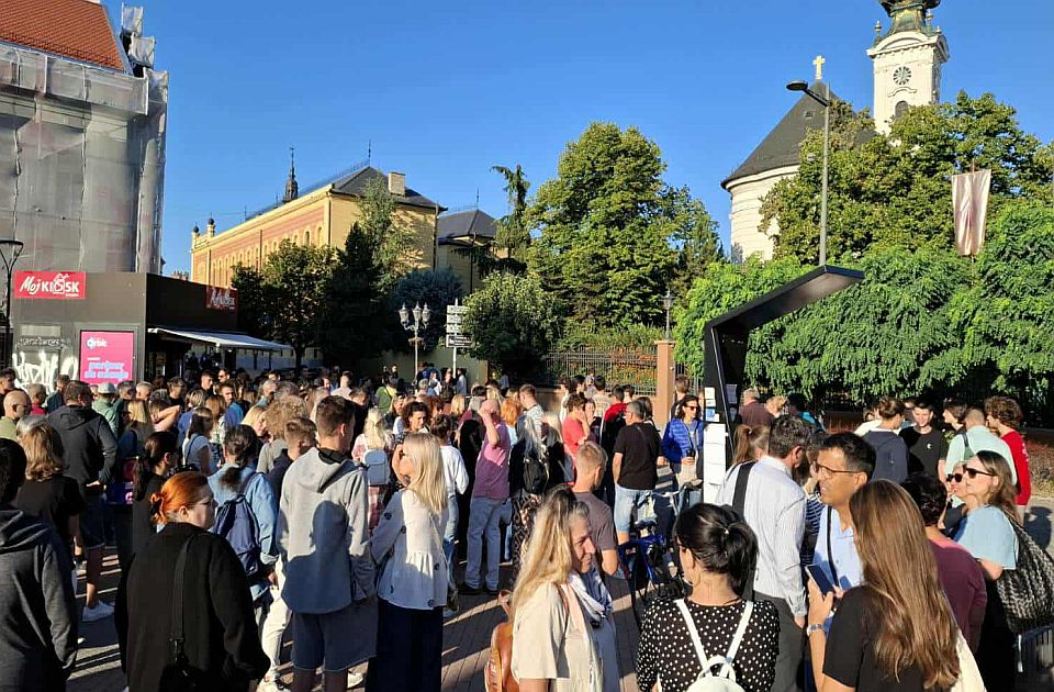 Zabrinutost spoljnih saradnika Gimnazije „Jovan Jovanović Zmaj“ zbog početka školske godine Zabrinutost spoljnih saradnika Gimnazije „Jovan Jovanović Zmaj“ zbog početka školske godine