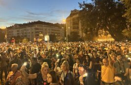 Arhiv javnih skupova: Na protestu u Novom Sadu bilo 20.000 ljudi, Vučić tvrdi 7.000