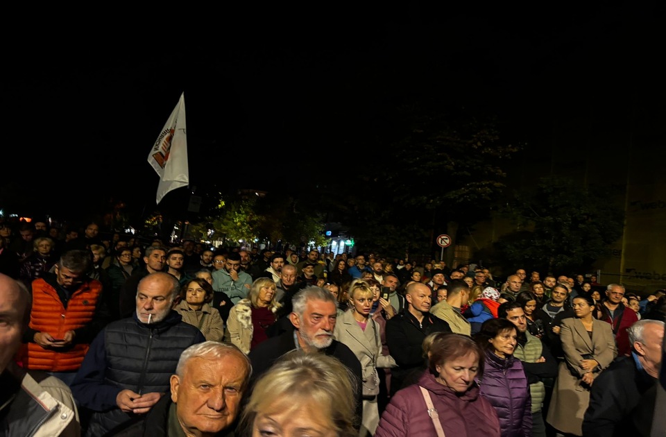 (VIDEO) Skup u Smederevu protiv ilegalnog transporta gasa kroz centar grada (VIDEO) Skup u Smederevu protiv ilegalnog transporta gasa kroz centar grada