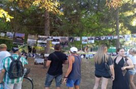 Velika “blokadna” izložba u Bačkom Petrovcu: Fotografije zajedništva i solidarnosti