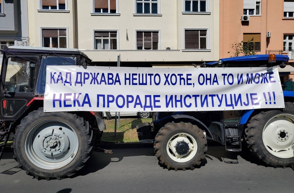 Studenti iz Novog Sada pridružuju se protestu poljoprivrednika „Traktor stiže, huljo moja“