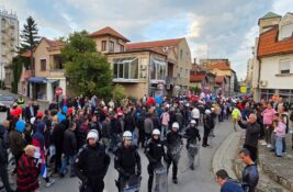 (VIDEO)Stojanović o brutalnosti policije: Ležao sam na zemlji dok su me udarali