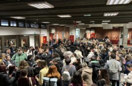 (VIDEO)Protest na Filozofskom fakultetu u Novom Sadu zbog „osvete uprave“: Studenti izneli zahteve