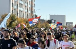 Studenti opet spavaju u Inđiji, sutra nastavljaju peške za Beograd