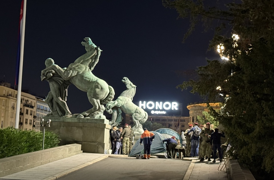 Deveti dan štrajka glađu SNS poslanika