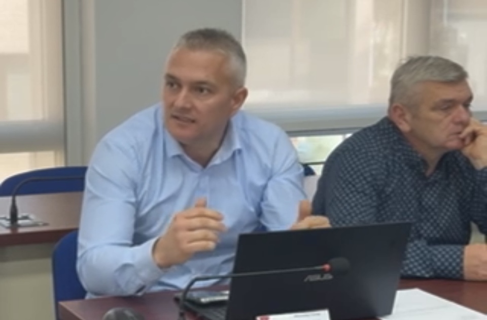 Opozicija kritikuje reorganizaciju Uprave, Gašić: „Nemamo kadra“ (VIDEO)