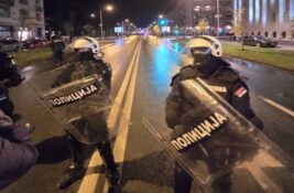 Advokati i opozicija o ponašanju policije kod Banovine: Teška krivična dela pripadnika MUP-a