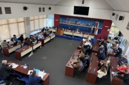 (VIDEO) Sporne odredbe Odluke o organizaciji Opštinske uprave – uprava tvrdi da je sve po zakonu