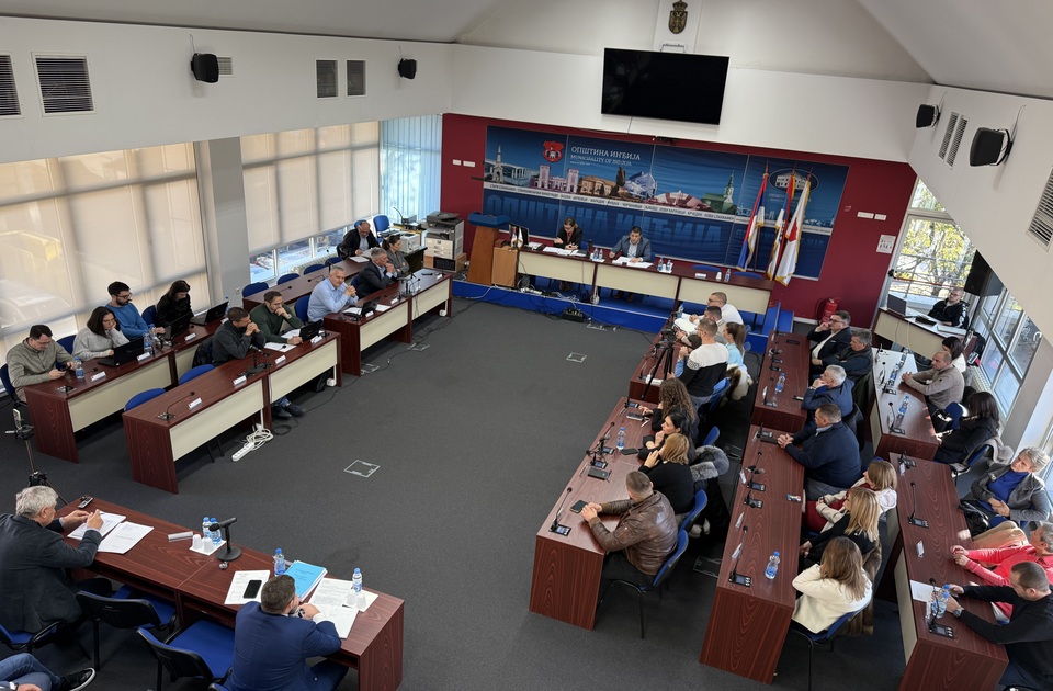 (VIDEO) Sporne odredbe Odluke o organizaciji Opštinske uprave – uprava tvrdi da je sve po zakonu