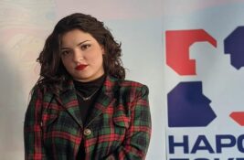 Narodni pokret Srbije: Skandal u Irigu – Povelja Vučiću, zahvalnica direktoru iz Ćacilenda