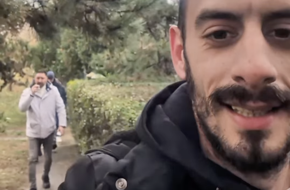 (VIDEO)Vladimir Gak u Sečnju tokom lokalnih izbora: pokret „Bravo“ objavio snimke praćenja njihovih aktivista (VIDEO)Vladimir Gak u Sečnju tokom lokalnih izbora: pokret „Bravo“ objavio snimke praćenja njihovih aktivista