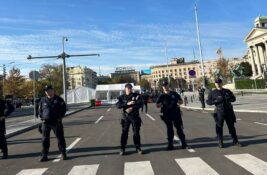 Policija privela 37 osoba zbog incidenata ispred Skupštine (VIDEO)