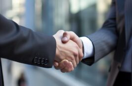 Andreas Miščević: Od firmi do javnih preduzeća – kako je SNS oblikovala njegovu karijeru u Inđiji