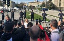 ANEM: Napadi na novinare ispred Skupštine postali svakodnevica, policija ne reaguje