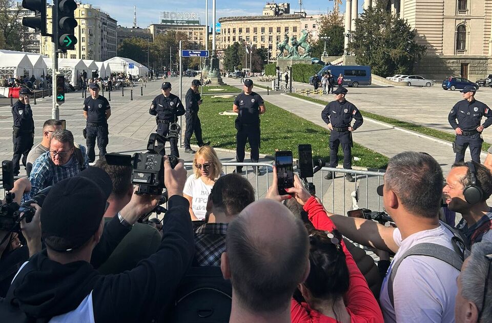 ANEM: Napadi na novinare ispred Skupštine postali svakodnevica, policija ne reaguje ANEM: Napadi na novinare ispred Skupštine postali svakodnevica, policija ne reaguje