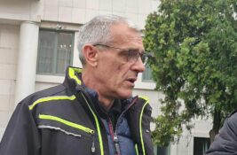 Autoprevoznik Milomir Jaćimović započeo štrajk glađu kod Banovine