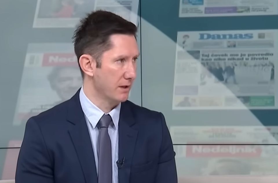 Novinar Aleksandar Dikić pušten da se brani sa slobode