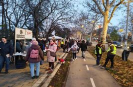 (FOTO) Novosađani prikupljali potpise za očuvanje Futoškog parka