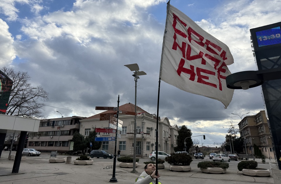 Studenti se zahvalili građanima nakon prikupljanja potpisa: Inđijo, hvala ti Studenti se zahvalili građanima nakon prikupljanja potpisa: Inđijo, hvala ti