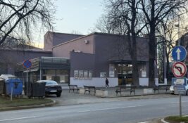 Novogodišnja predstava u Inđiji i podela paketića – subota, 27. decembar