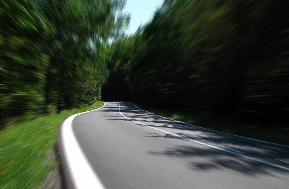 Jurili 205 i 193 km/h kod Inđije: dvojica vozača isključena iz saobraćaja Jurili 205 i 193 km/h kod Inđije: dvojica vozača isključena iz saobraćaja