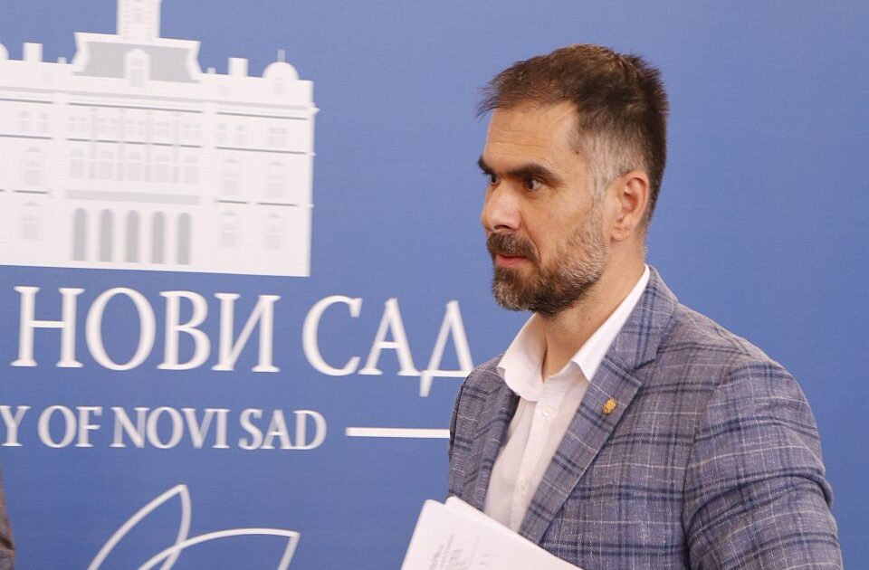 Mićin: Uništavanje dečjeg vozića posledica kampanje podela i netrpeljivosti Mićin: Uništavanje dečjeg vozića posledica kampanje podela i netrpeljivosti