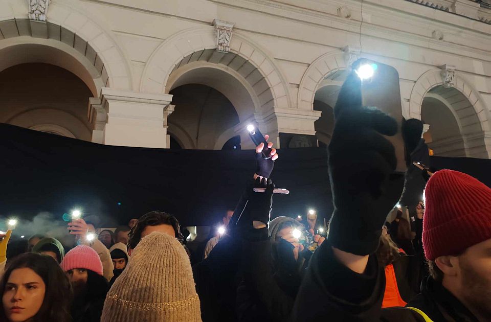 Zborovi građana pozvali na doček 2026. u tišini na Trgu slobode u Novom Sadu