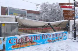 Opština Inđija se oglasila: Sneg izazvao obrušavanje nadstrešnice na klizalištu