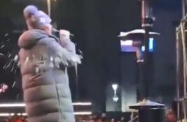 Građani protestovali na koncertu Ane Bekute u Čačku, policija identifikovala 11 osoba