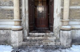 Podmetnut požar na Katedrali u Novom Sadu (VIDEO)