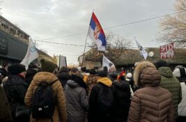 (VIDEO) Zrenjanin: Skup pod nazivom „ZR uz TFZR u blokadi“ održava se na godišnjicu studentskog protesta