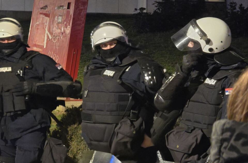 Zborovi Novi Sad pozivaju skup:  Naše ulice ponovo su poprskane studentskom krvlju