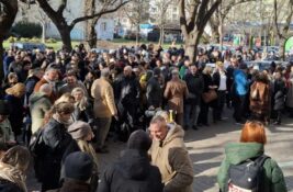Sudije, tužioci i advokati u Novom Sadu protestovali protiv nove pravosudne „reforme“ (VIDEO)