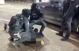 Policija zaplenila 500.000 tableta, uhapšene dve osobe (VIDEO)