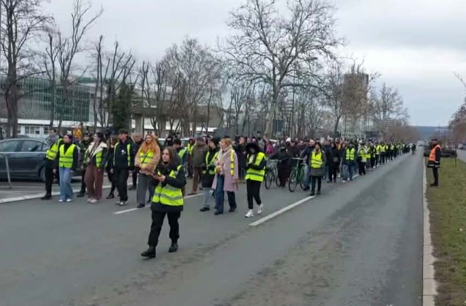 Novi Sad: Protestna šetnja povodom 15 meseci od pada nadstrešnice Novi Sad: Protestna šetnja povodom 15 meseci od pada nadstrešnice