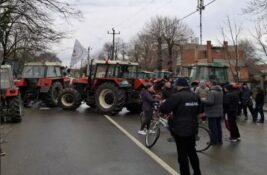 Poljoprivrednici radikalizuju protest: Srbija pod blokadama na više od 50 lokacija (VIDEO)