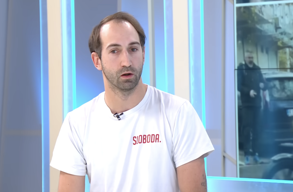 Fotoreporter priveden u Loznici dok je snimao policijsko postupanje prema porodici Kokanović