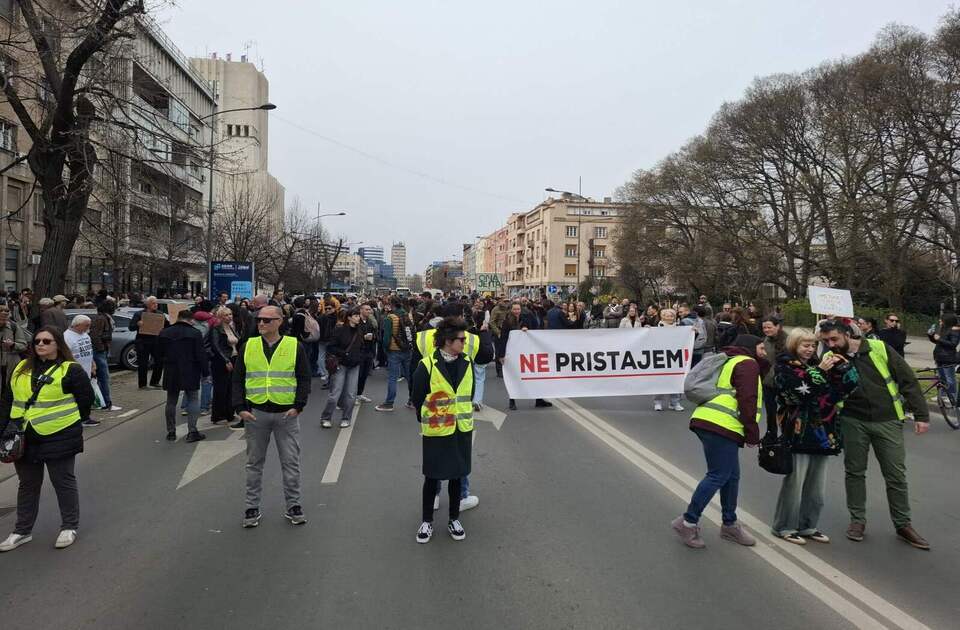 Novi Sad: Održan javni čas zbog najave oduzimanja prostora Akademiji umetnosti (VIDEO)