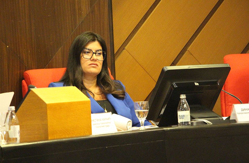 Skupština Novog Sada odbila dekanu Akademije umetnosti da govori o oduzimanju prostora