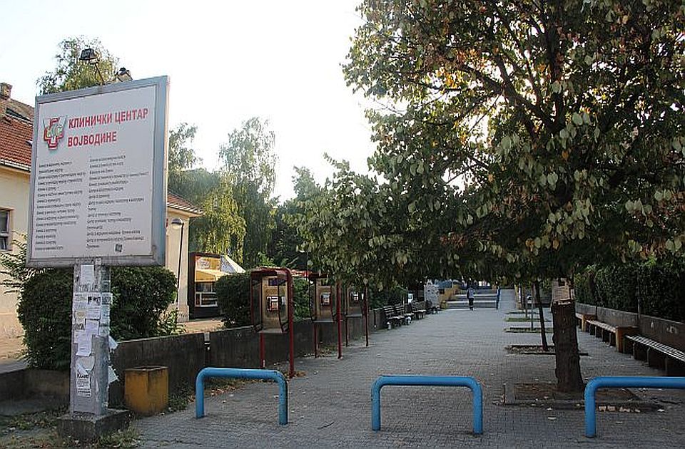 Klinički centar Vojvodine potvrdio da je pao deo plafona i povredio medicinsku sestru