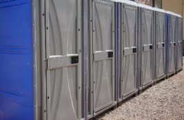 Zrenjanin: Mobilni toaleti za skoro milion dinara – bez javne nabavke