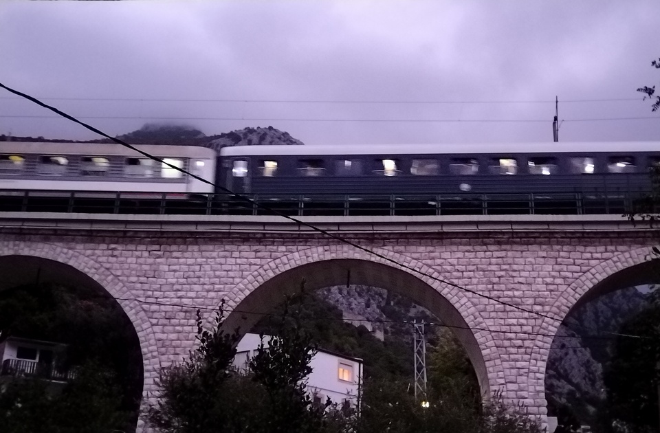 Brzi voz Beograd-Bar pogrešno preusmeren ka Čačku Brzi voz Beograd-Bar pogrešno preusmeren ka Čačku