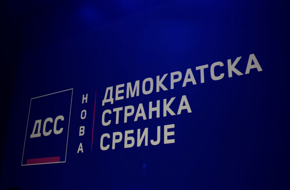 Novi DSS: Parking mesta u Novom Sadu nestaju, ugovor o garažama se krije