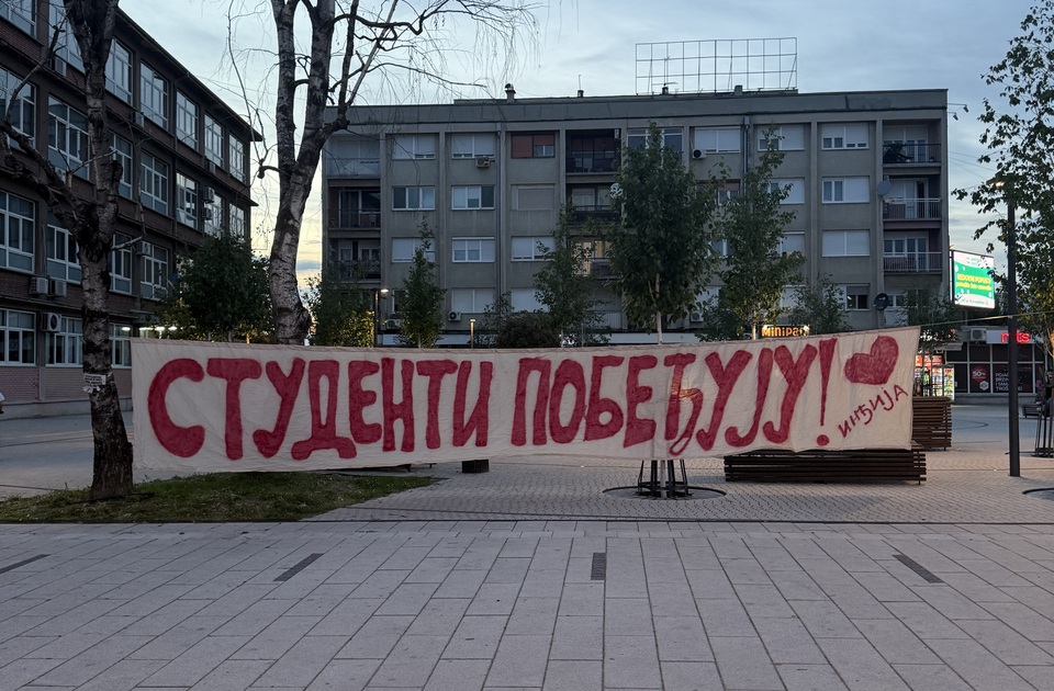 Studenti u blokadi pozvali na pomoć: Kolegi zapaljen automobil, pokrenuta humanitarna akcija